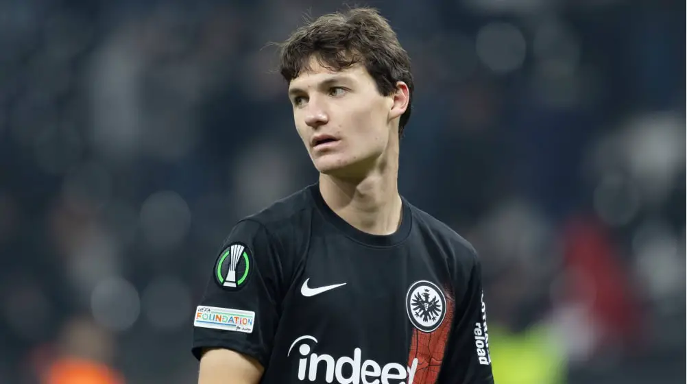 Eintracht Frankfurt loan Aaronson to Vitesse Arnheim